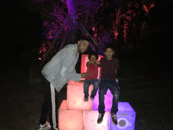 Miami stuff with my sons 🇯🇲🇧🇸🇨🇱 Jamaica, Bahamian, Chile 💯🔥#FatherAndSon #miami  #lightshow #sons #kids