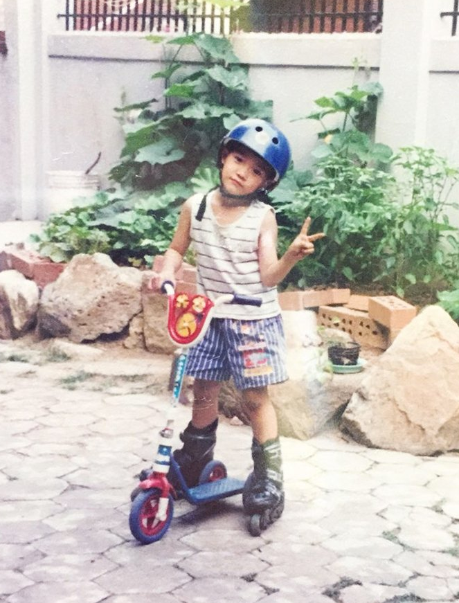 ThankYouTyongF's tweet photo. 개웃기다
"멋있죠 여러분?" 이러는데 진짜 저 애기 때랑 머가 달라진 거임  ㅋㅋㅋㅋㅋㅋㅋㅋㅋㅋㅋ https://t.co/sxfzlSFbJn