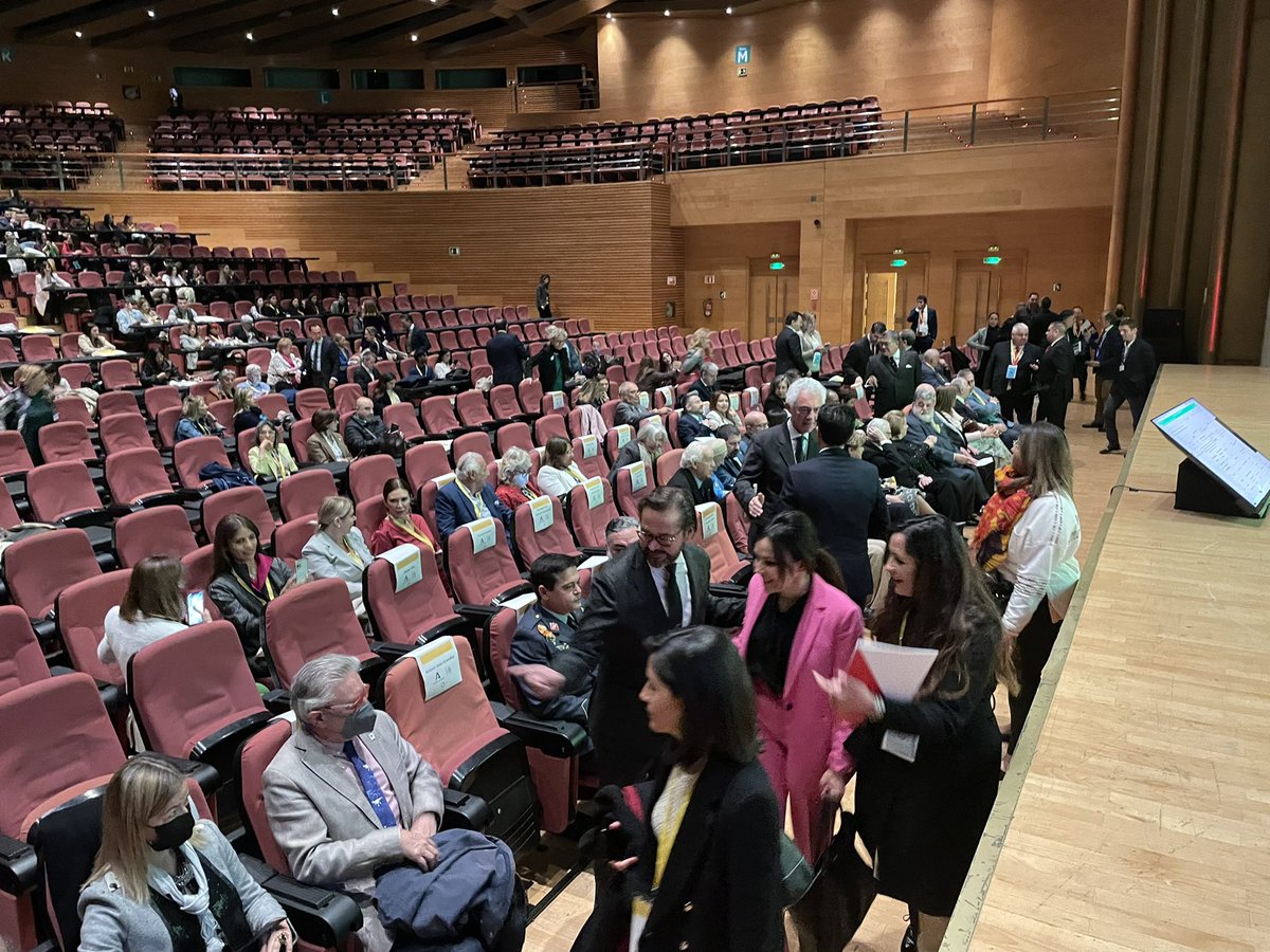 Fantástico día de apertura del <a href="/congprotocolo/">XVIII Congreso Internacional de Protocolo</a> con el delegado del Gobierno, <a href="/Tignari/">Pablo Garcia Perez</a>, nuestro alcalde <a href="/PacoCuenca/">Paco Cuenca</a> y una tormenta de grandes ideas aderezadas con el protocolo que requiere este evento ;) #Protocoloevento  <a href="/aytogr/">Ayuntamiento de Granada</a>