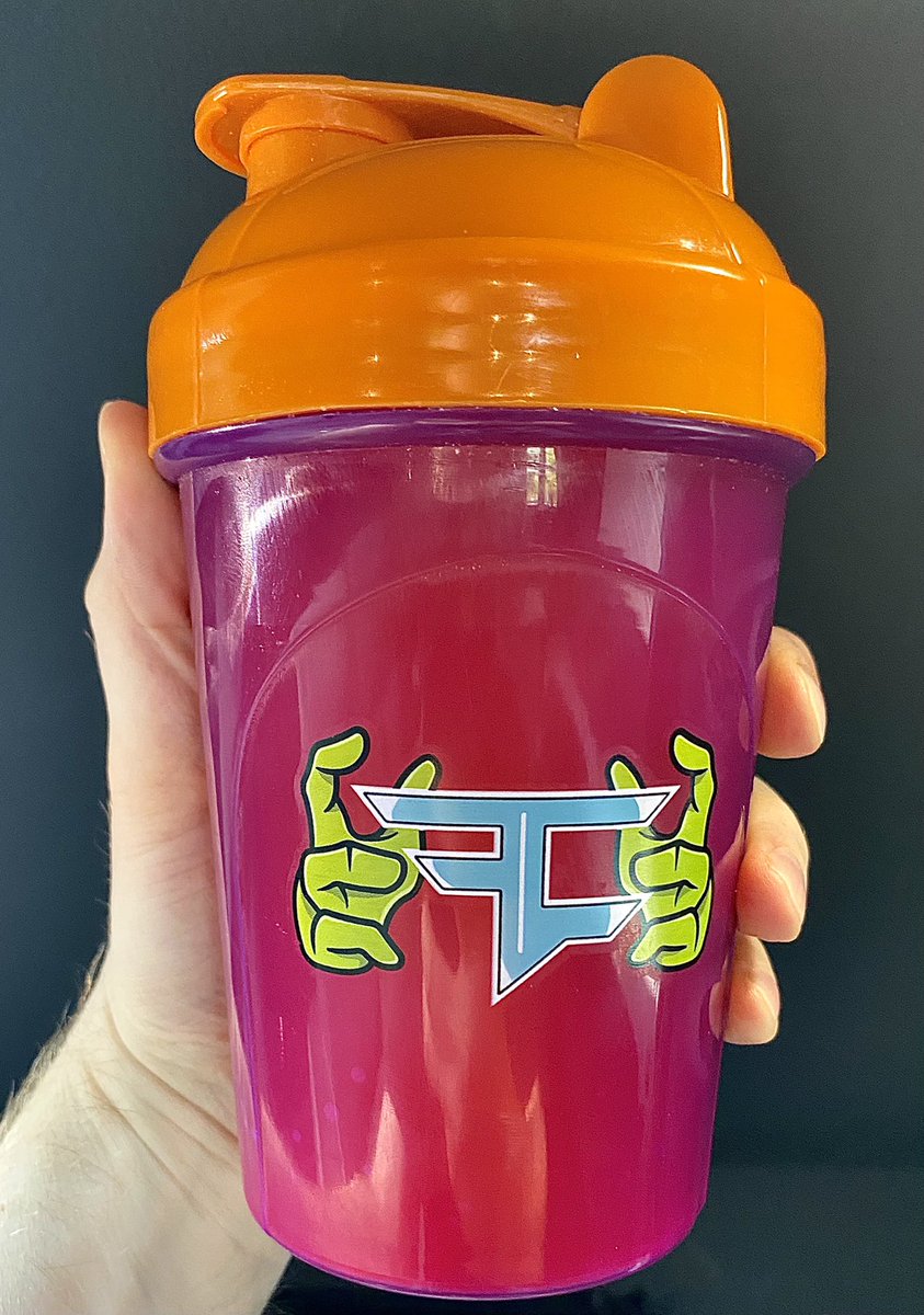 HAWKMAKESFOOD's tweet photo. Time for a Tuesday afternoon gym session!
Got some tasty @GFuelEnergy @MercanthonyTV Orange Cran’thony on the go in the @FaZeClan FaZe-51 shaker too!
Let’s do this!
#GFuelHawk https://t.co/dW8X8EViDC