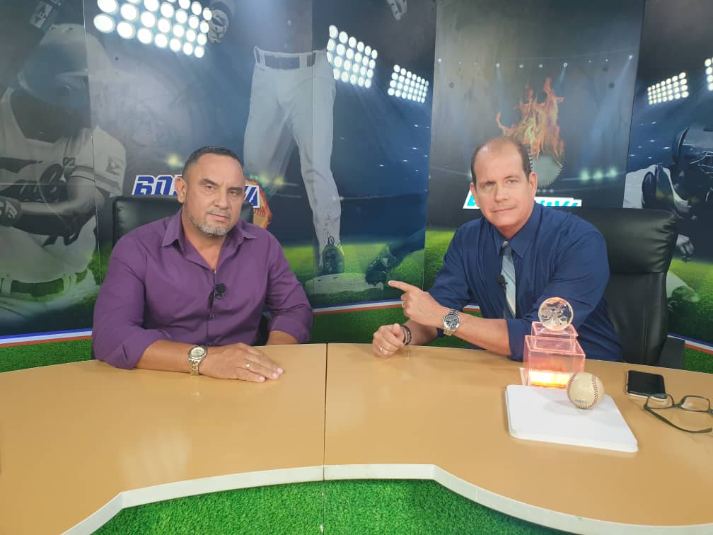 JuanReinaldoPer's tweet photo. Estuvimos en el programa Bola Viva. Entre los temas que abordamos, está el Congreso de la Confederación Panamericana de Béisbol (#COPABE), así como la posible convocatoria a la selección nacional de atletas cubanos que juegan en otras Ligas. #VamosConTodo https://t.co/Hyko7dQ6Mg