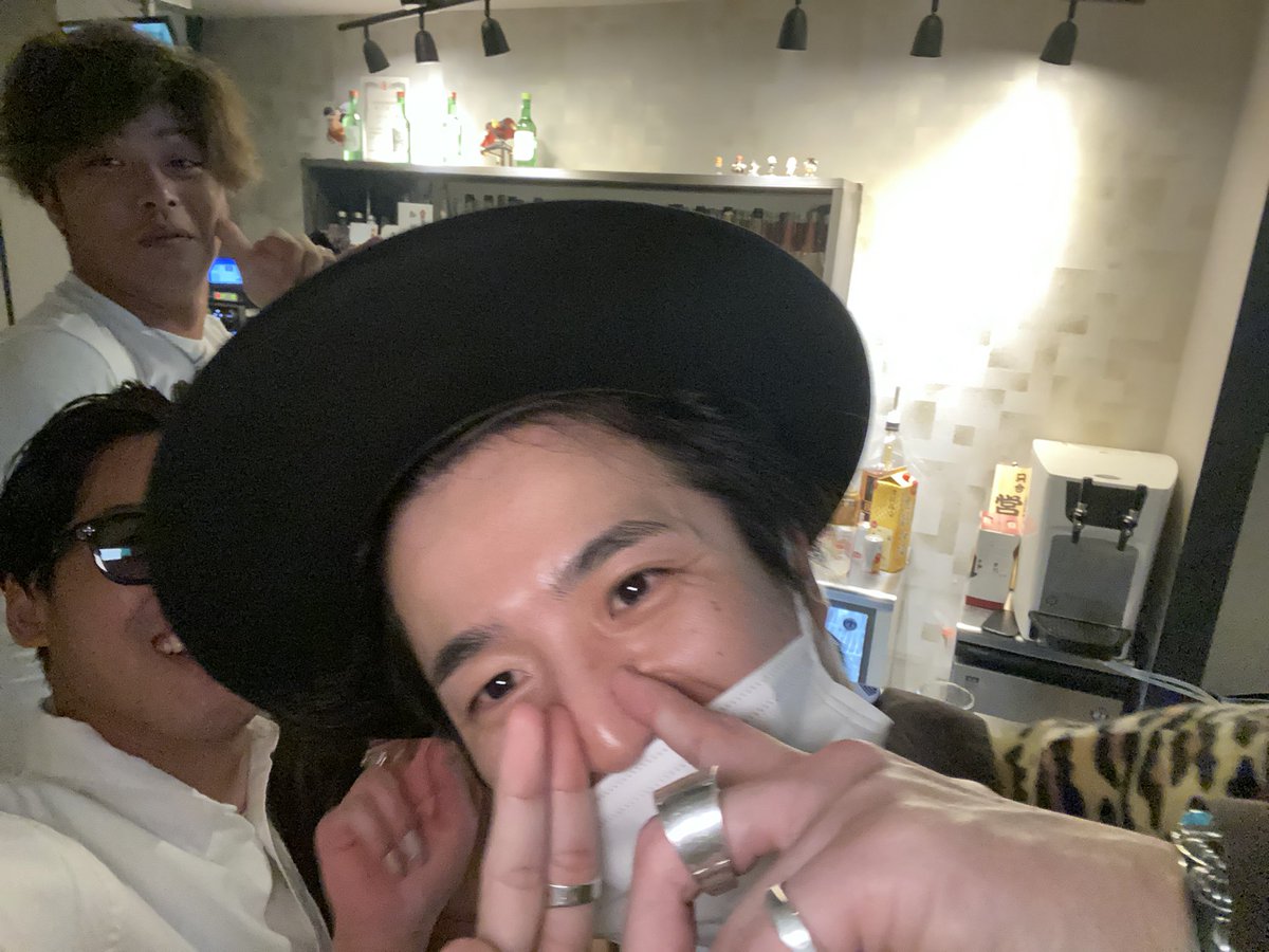 515_28's tweet photo. 昨日は楽しかった。
久々に5時まで飲んでたー！
愼太郎仕事おつかれ笑 https://t.co/6zxu7ITlZy