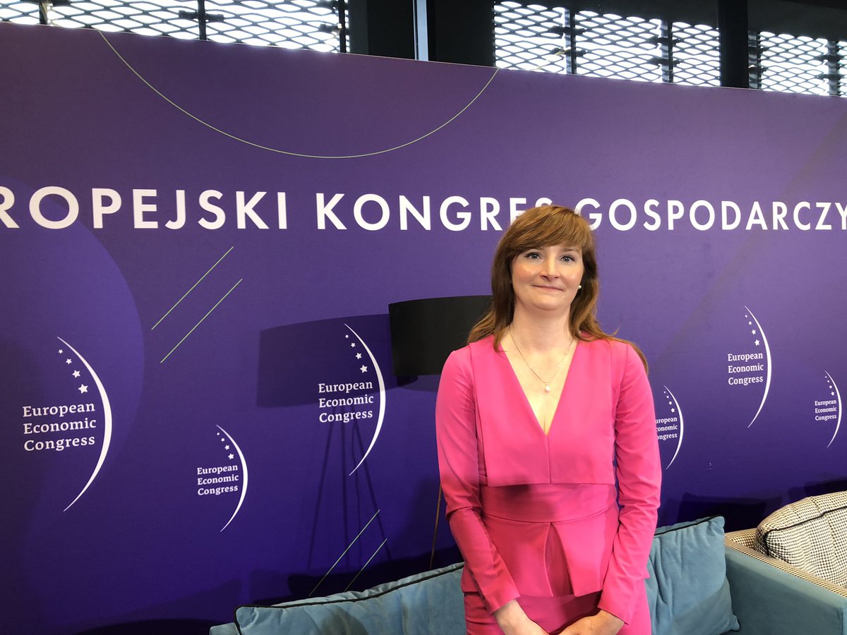 AnnaSapota's tweet photo. Bardzo inspirująca dyskusja podczas panelu @SPCC_Chamber na @EECKatowice i teraz czas na lekturę raportu #onthegreenway przygotowanego z #TOMRA @IKEAPolska #stenarecycling https://t.co/bZtK0e7OPW