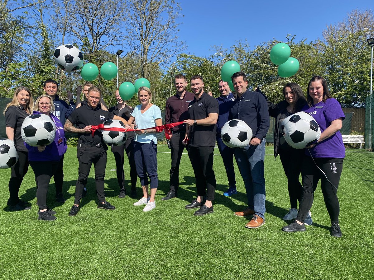 It was lovely to be asked to officially open the NEW football pitch at my gym, @DavidLloydUK Finchley with their amazing staff. The kids and adults are going to absolutely love this ⚽️ 🎀 ✂️ #gym #kids #walkingfootball #adultfootball