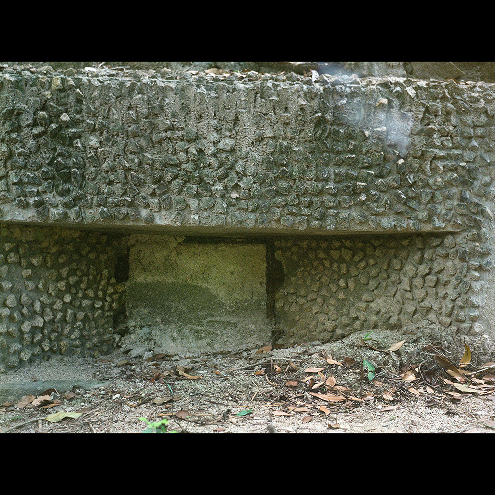 18DaysHK's tweet photo. At Jardines Lookout PBJLO2 is concreted shut to 'protect it'. Part of the Site of a 16 hour Battle, the relic is left to return to nature.Used the 1938 Japanese Konishiroku Semi Pearl, time appropriate again light leaks and all! Fujicolor Pro 400H film.
#Fujifilm #film #HongKong https://t.co/BT2qXKNHIj