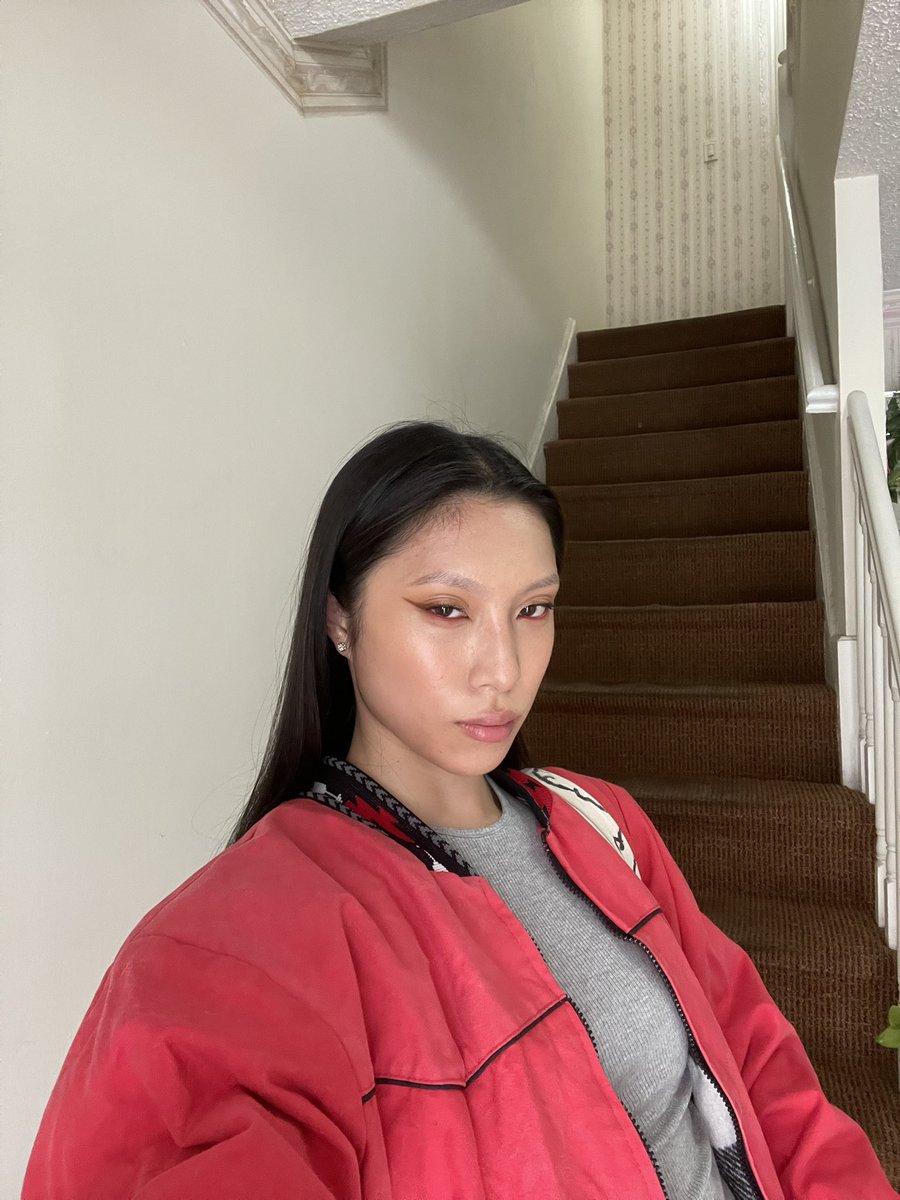 asyaemmy's tweet photo. red gives me life https://t.co/XoE2yep8zz