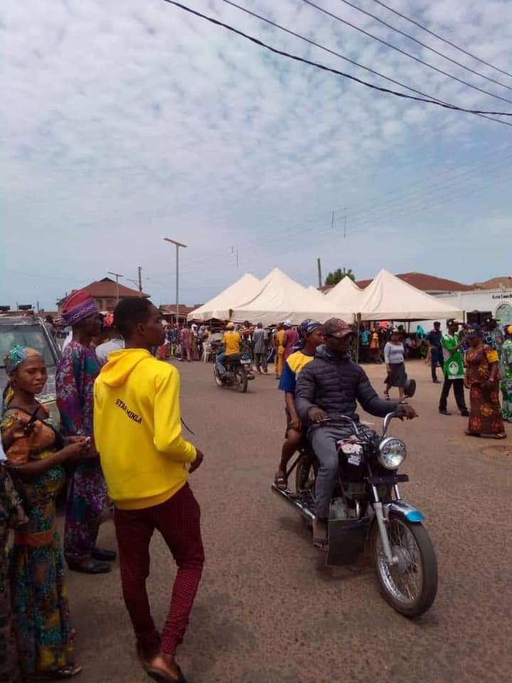 IfedolapoOsun's tweet photo. Everything is set in Iwo land to receive the campaign train of Senator Nurudeen Jackson Ademola Adeleke @IsiakaAdeleke1
Imole Dé, Okunkun Parada 💡
#Imole #Adeleke2022 https://t.co/w0GSmO0qWN