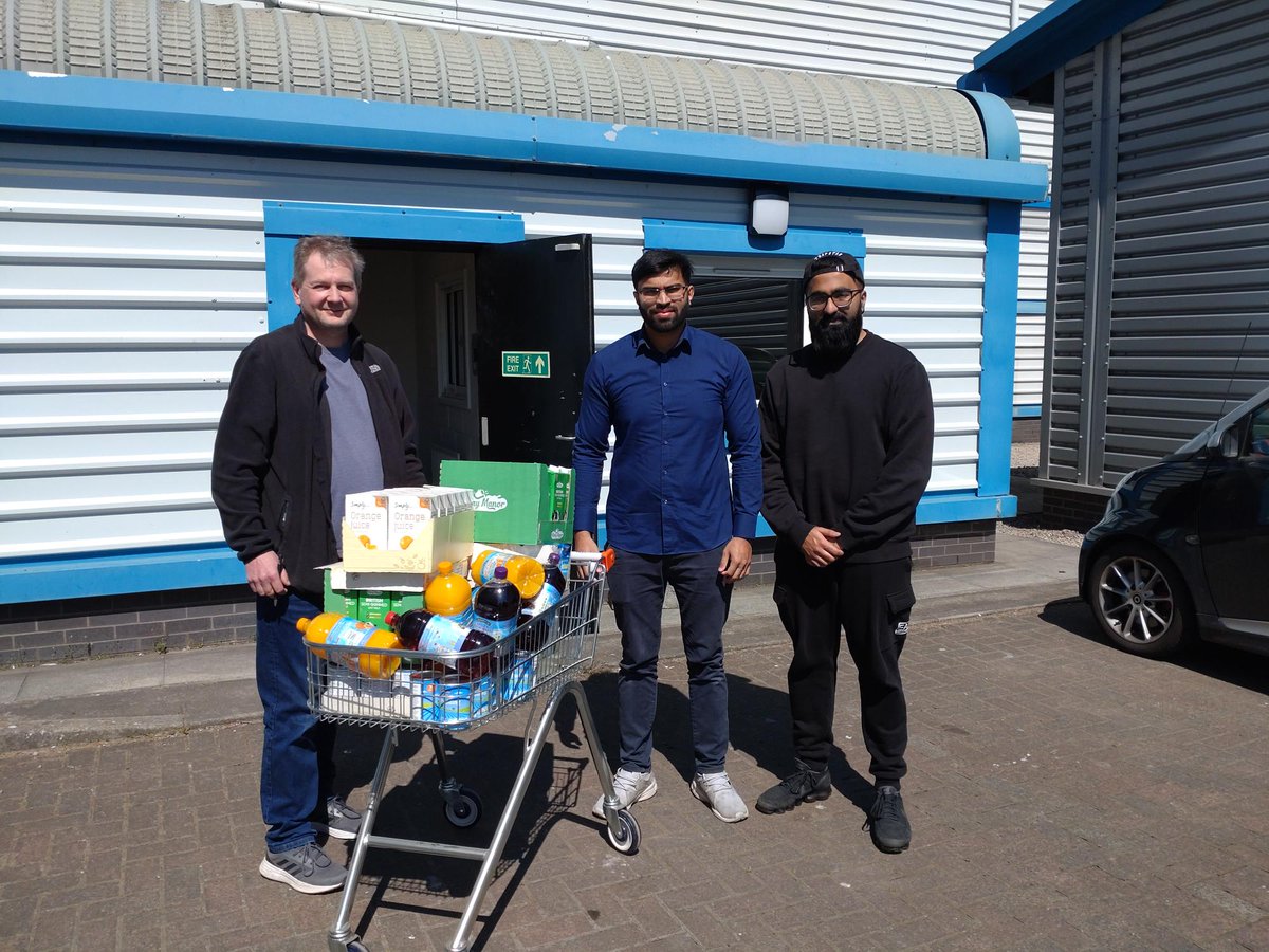 CardiffFoodbank's tweet photo. A massive thank you to all @AMYA_Cardiff for their generous donations which they dropped to our warehouse today! 💚 https://t.co/c6T7BzncBs