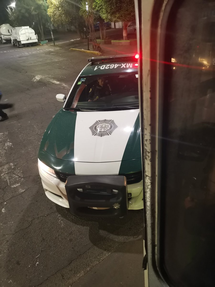 cuboman's tweet photo. Y qué nos espera, si los encargados de poner orden, se van en sentido contrario. Esto en Ermita Iztapalapa y Calle 71, Santa Cruz Meyehualco, Iztapalapa.
@ClaraBrugadaM
@Alc_Iztapalapa
@UCS_GCDMX
@Claudiashein
#DenunciaCiudadana https://t.co/5gSuXvFe53