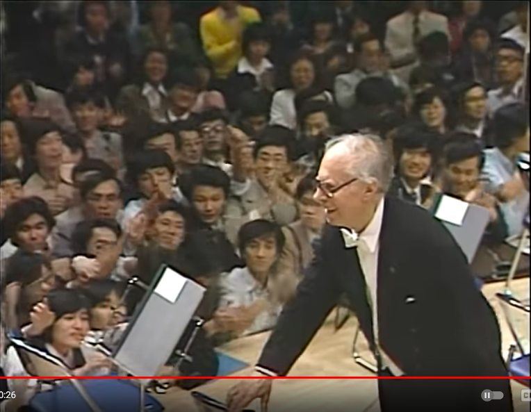 masa_tuba's tweet photo. カール・ベーム氏最後の日本公演になった1980年10月の終演直後。さながら人気アイドルの熱狂ぶりではありませんか。今時、こんなに熱狂するオケ公演はあるだろうか？ https://t.co/109pg0m4IM