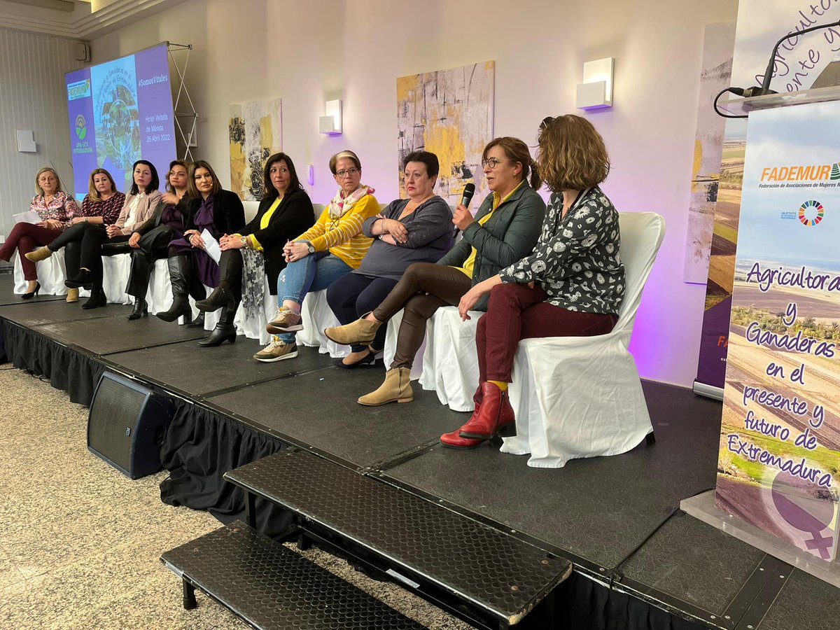 Las #MujeresRurales #SomosVitales si queremos mantener vivos nuestros pueblos, si queremos que nuestros hijos se queden en las explotaciones familiares, si queremos riqueza en el #MedioRural. Y esa importancia la visibilizamos con jornadas como la de <a href="/Extrem_FADEMUR/">Fademur Extremadura</a> en Merida