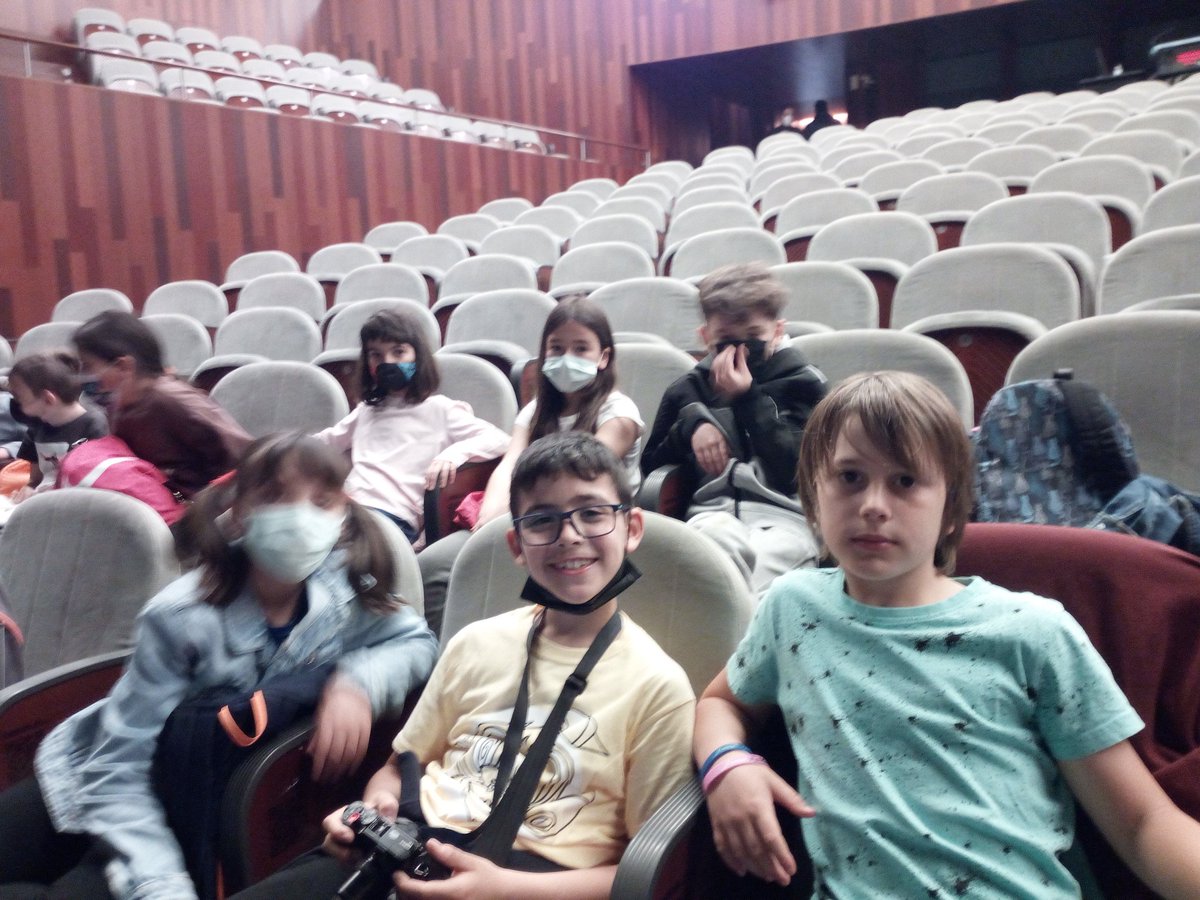 esperancamdc's tweet photo. @escolamdcprat @esperancamdc Preparats I amb moltes ganes d'escoltar a Händel! https://t.co/td0wtyNaH6