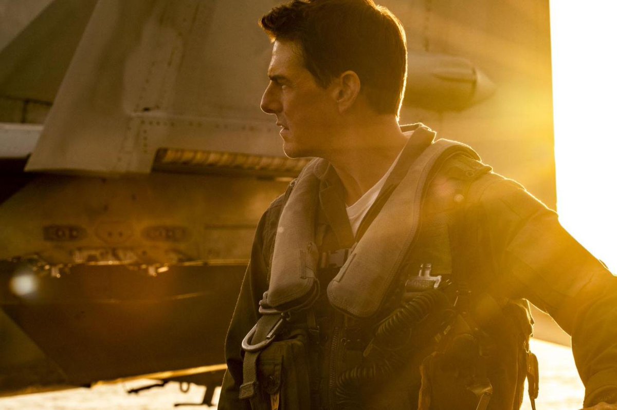 top_force's tweet photo. #Coup2Com parfait, c'est d'inviter Tom Cruise sur le porte-avions Charles de Gaulle pour la sortie de #TopGunMaverick @TopGunMovie #Rafale Marine #ChasseEmbarquée https://t.co/02Az5tnHnt