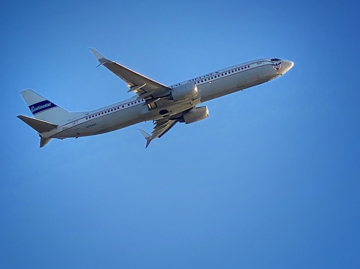 FLL sending our ORD friends an on-time STAR, throwback style hello! Have a safe day.