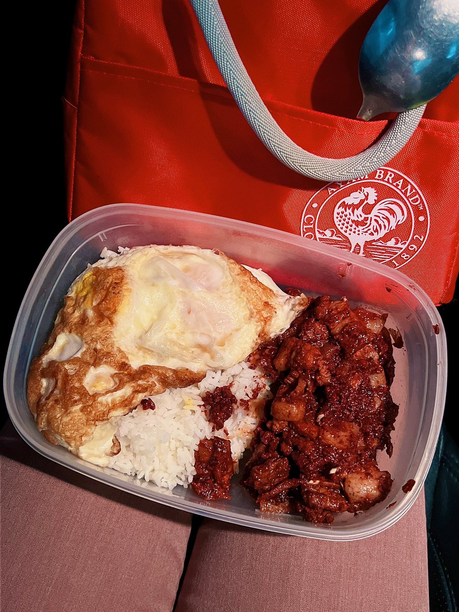 jeeridyne's tweet photo. Carbs overloaded these days. I need to fast or detox for the next 1 week 😶
#soyummysofat
#momscook
#3eggs
#zapcaiporkbelly
#doubleportion https://t.co/rcqRPQy4ex