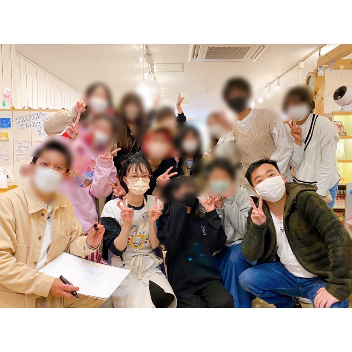 cafeatelier2017's tweet image. 📺再度のお知らせ📺

明日放送のテレビ番組に
当店が映ります🥰✨

どんな風に映るかワクワク♪

画像は撮影当日タレントさんと
お客様たちと撮った記念写真✨
（修正ない画像が欲しい方は
ご連絡下さい☺️）

・・・

番組詳細
4/27(水) 9:50〜関西テレビ　
よ〜いドン！となりの人間国宝さん