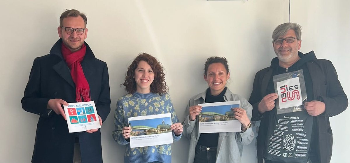 Endlich wieder Erasmus+ "live und in Farbe"! Gemma und Maria von der IES Sineu (Mallorca) informieren sich beim job shadowing in Bremerhaven über "Schule ohne Rassismus" @couragenetzwerk und "Service-learning" @StiftungLdE - und das bei ganz viel ☀️ 😀 @kmkpad <a href="/EUErasmusPlus/">Erasmus+</a>