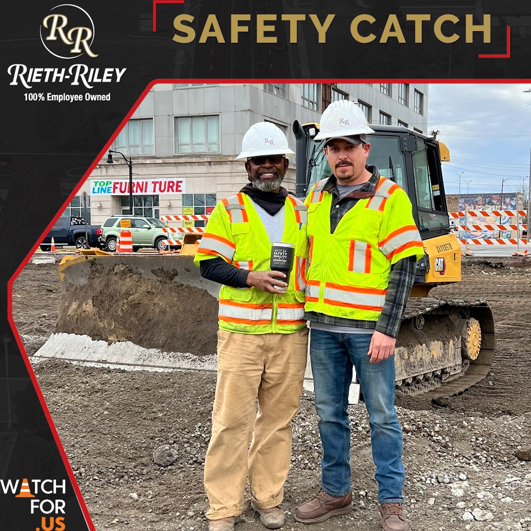 rieth_riley's tweet photo. Meet Austin Pope, a Foreman for Gary, IN (left). Austin noticed there was no sign for low overhead utility before starting work. He immediately placed an overhead utility sign. Great catch!
#SafetyCatch #Safety #WatchForUs #RiethRiley https://t.co/qIS3QSKXem