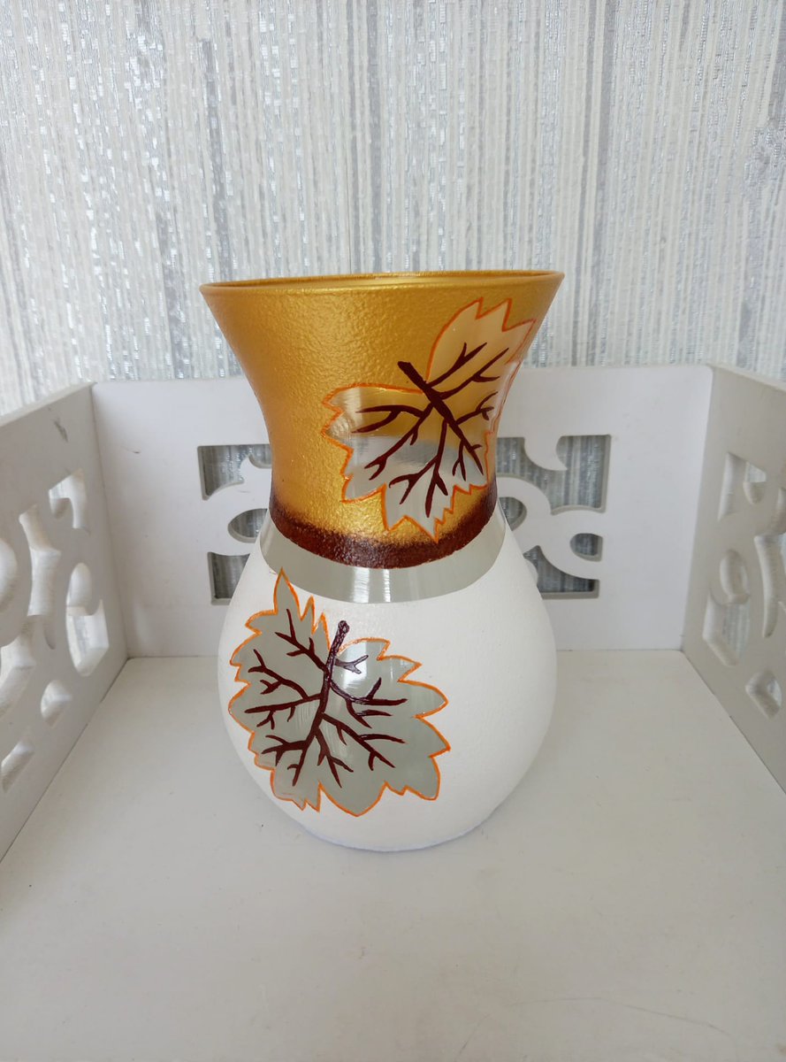 StevenW24707164's tweet photo. Hand painted leaf design vase from my wife's craft shop. Have look
https://t.co/7D5AYJkCU0 https://t.co/WnoQQpA9UP