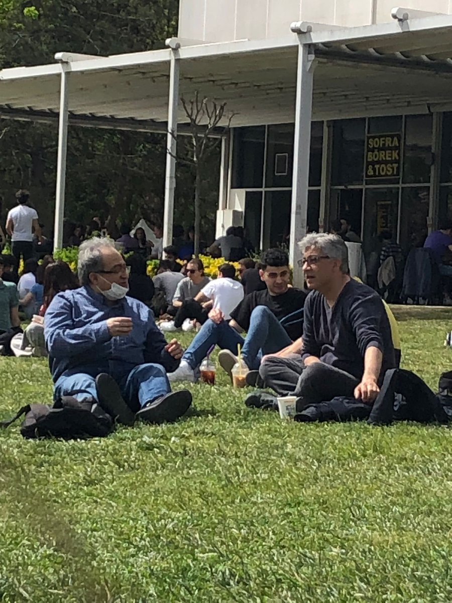 vadodopoulos's tweet photo. 40 yıl sonra @ozangokdag ile ders sonrası med çim chilling https://t.co/ATMo8LS5Kx