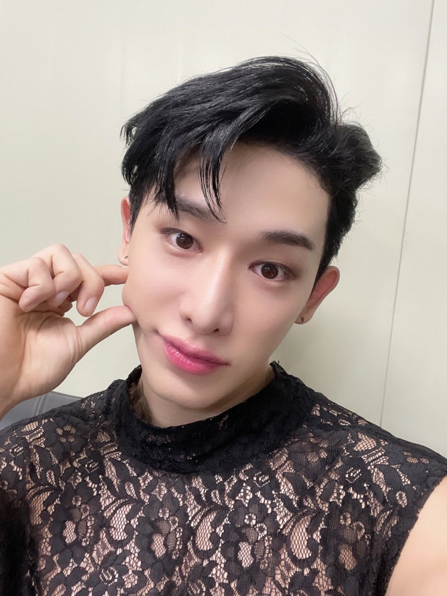 official__wonho tweet picture