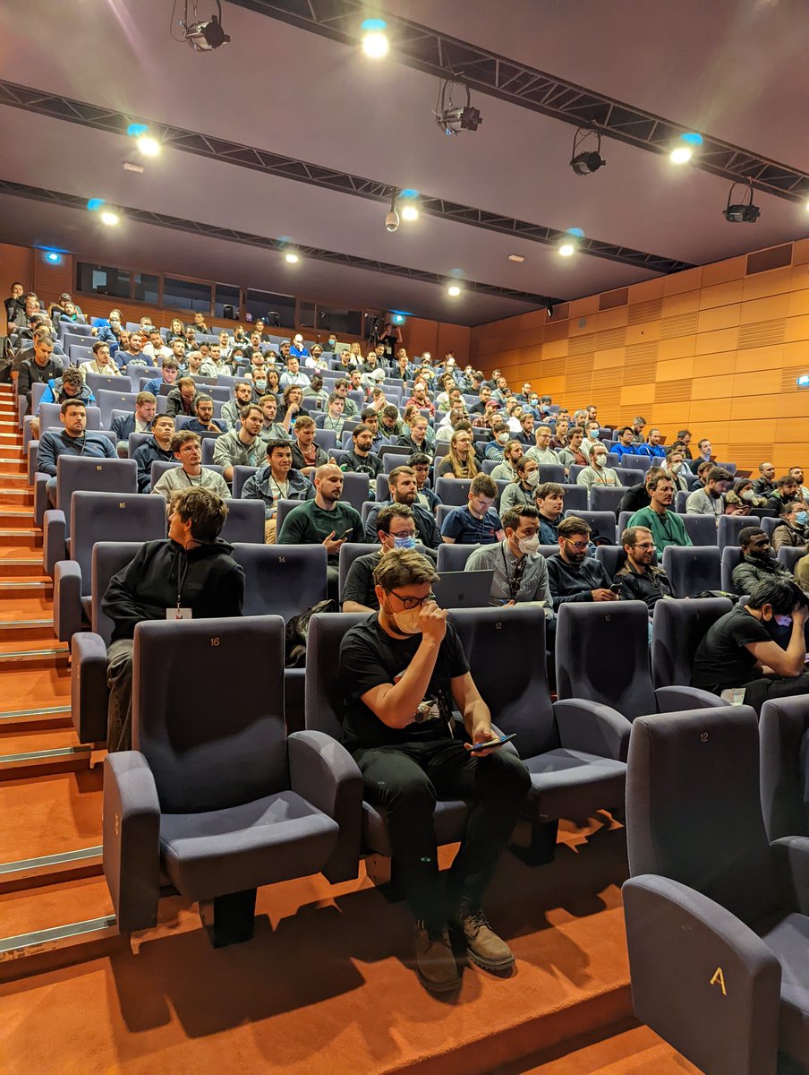 AndroidMakersFR's tweet photo. Right now in Blin: "Becoming a mentor, why and how?" by @florianmski. A bunch of good insights ahead 👀 #AM22 https://t.co/9gLAnSkpuI