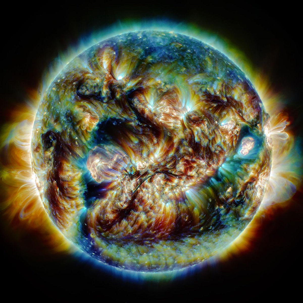 RMGreenwich's tweet photo. 8/9  Thanks to @mrcnzajac for sharing some insights into his work today!  Find out more about Alien Throne and the other stunning entries to #APY13's people's choice award: https://t.co/dbeyC6INMk 

📸 The Tumult of the Sun by Hassan Hatami https://t.co/BeeftqGIbo
