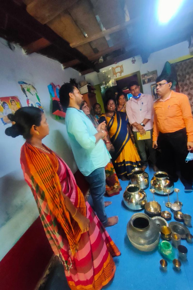 DM_Gajapati's tweet photo. Sri Dillip Kumar Maharana,  Sub-Collector Paralakhemundi visited Khandava GP under Kashinagar block and supervised Brass and Bell Metal work of Sri Mahalaxmi SHG  and Pisciculture Cluster by Sivani Shakti SHG. @CMO_Odisha @mission_shakti https://t.co/3pa4Py1MXL