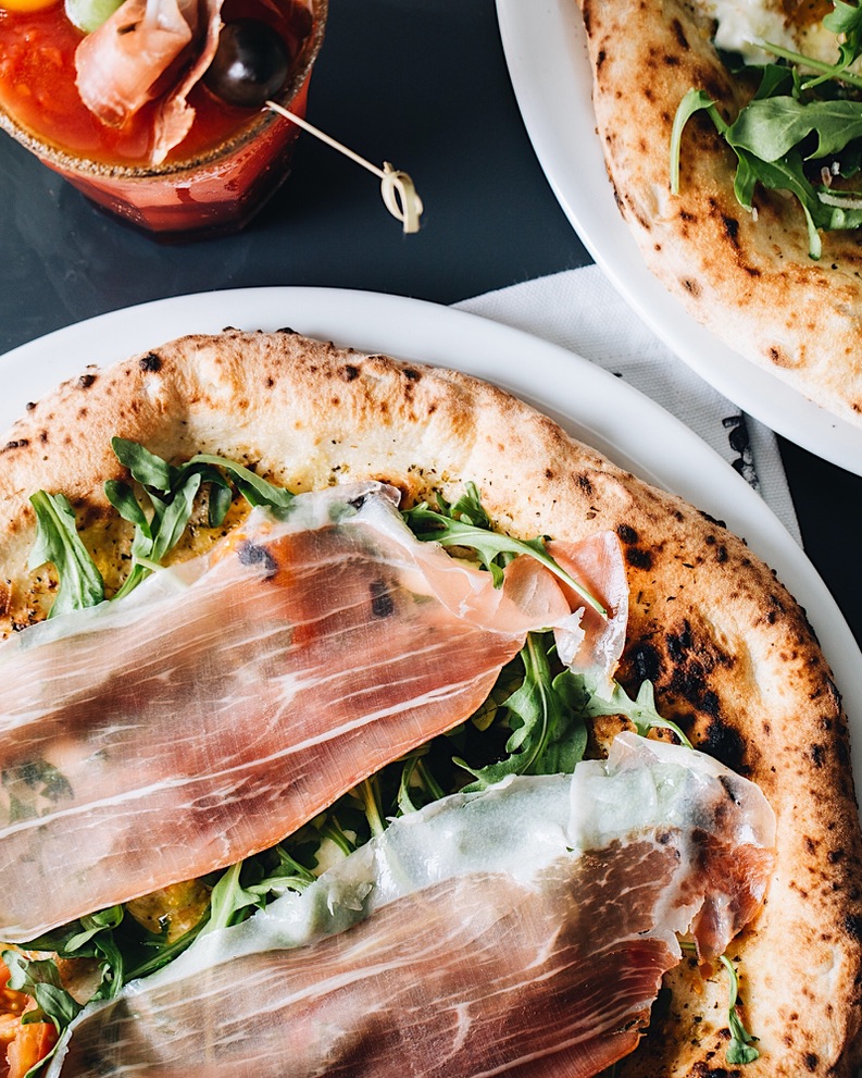 Gm!☕️ Today's photoshoot 🍕

<a href="/patricia_brochu/">Patricia Brochu</a> for <a href="/No900pizza/">No 900 pizza</a> 

#patriciabrochuphotographe #duotangstudio #photographer #foodphotography