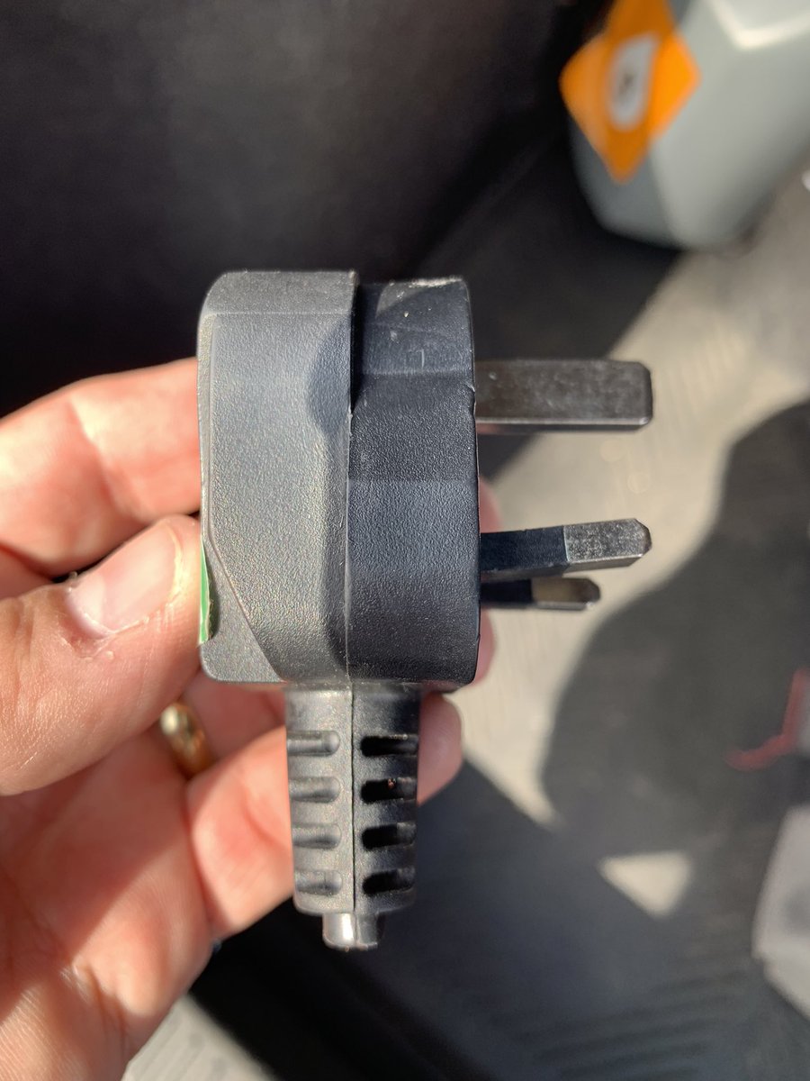 MBPATSolutions's tweet photo. First find of the day, quickly resolved by fitting a new plug 👍🏼 
#PatTesting #ElectricalSafety #Sheffield #PatTest #PatTester https://t.co/pPxI7DOA9C