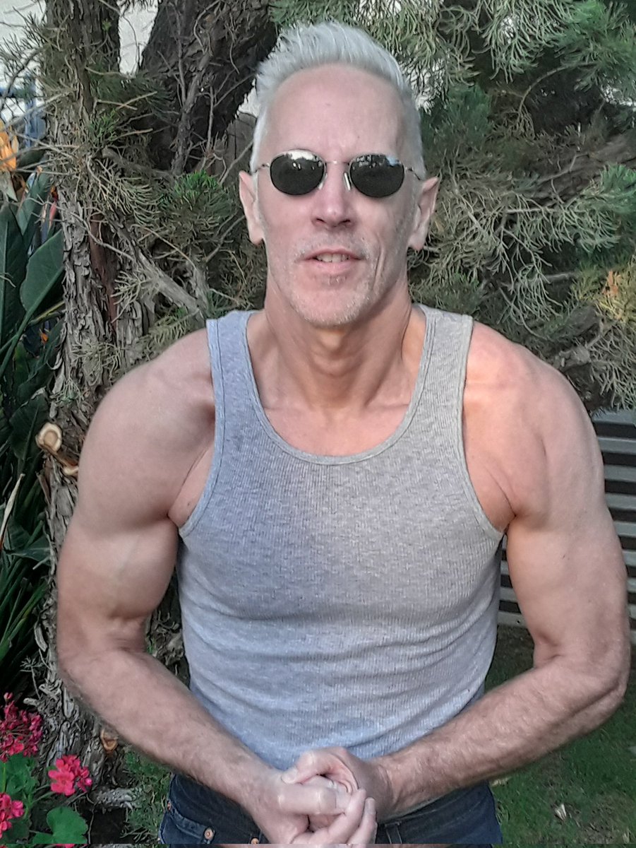 Keto_Dude's tweet image. Bill Gates is 66ys old.
He advocates for Vegan Meat.
P. D. Mangan is 67ys old.
He preaches Sun, Steak and Steel.
Who you're gonna listen to?