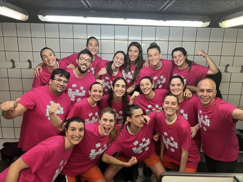 🙌🏻 SOM 𝗘𝗤𝗨𝗜𝗣 de COPA CATALUNYA!

El #SenAFem aconsegueix la victòria davant el <a href="/CBValls/">Club Bàsquet Valls</a> (85-64) i es manté un any més a #CopaCatBQ

#SafaClaror | #ForçaSafa