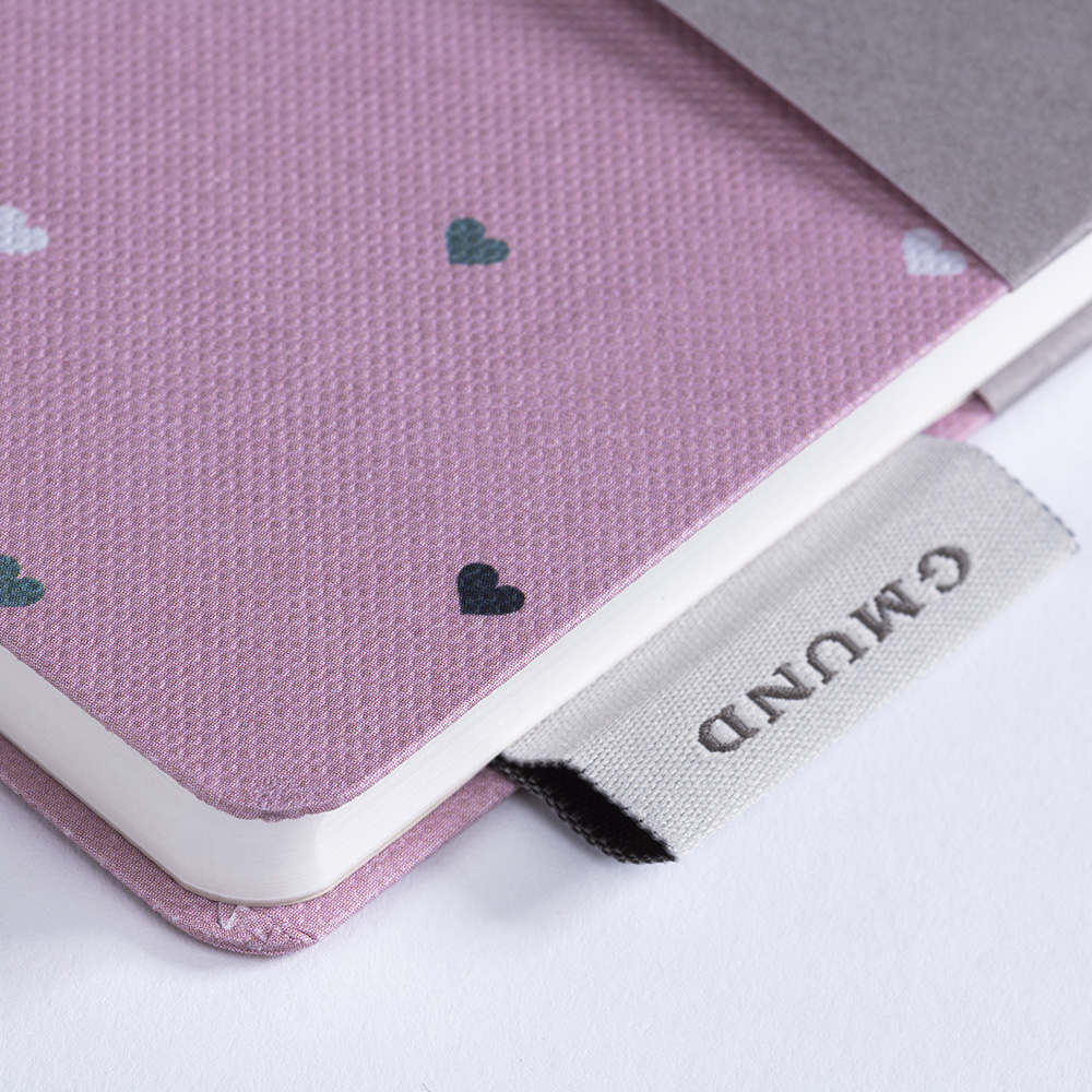 gmundpaper's tweet image. The new Bavarian Book collection is out! 😍

Each book has a decent and beautiful pattern and convinces with its authentic linen embossing.

Check it out: gmund.com/gmund-papeteri…

#notebook #dailynotes #bavarianstyle #paperlove #bavarianbook #gmundpaper