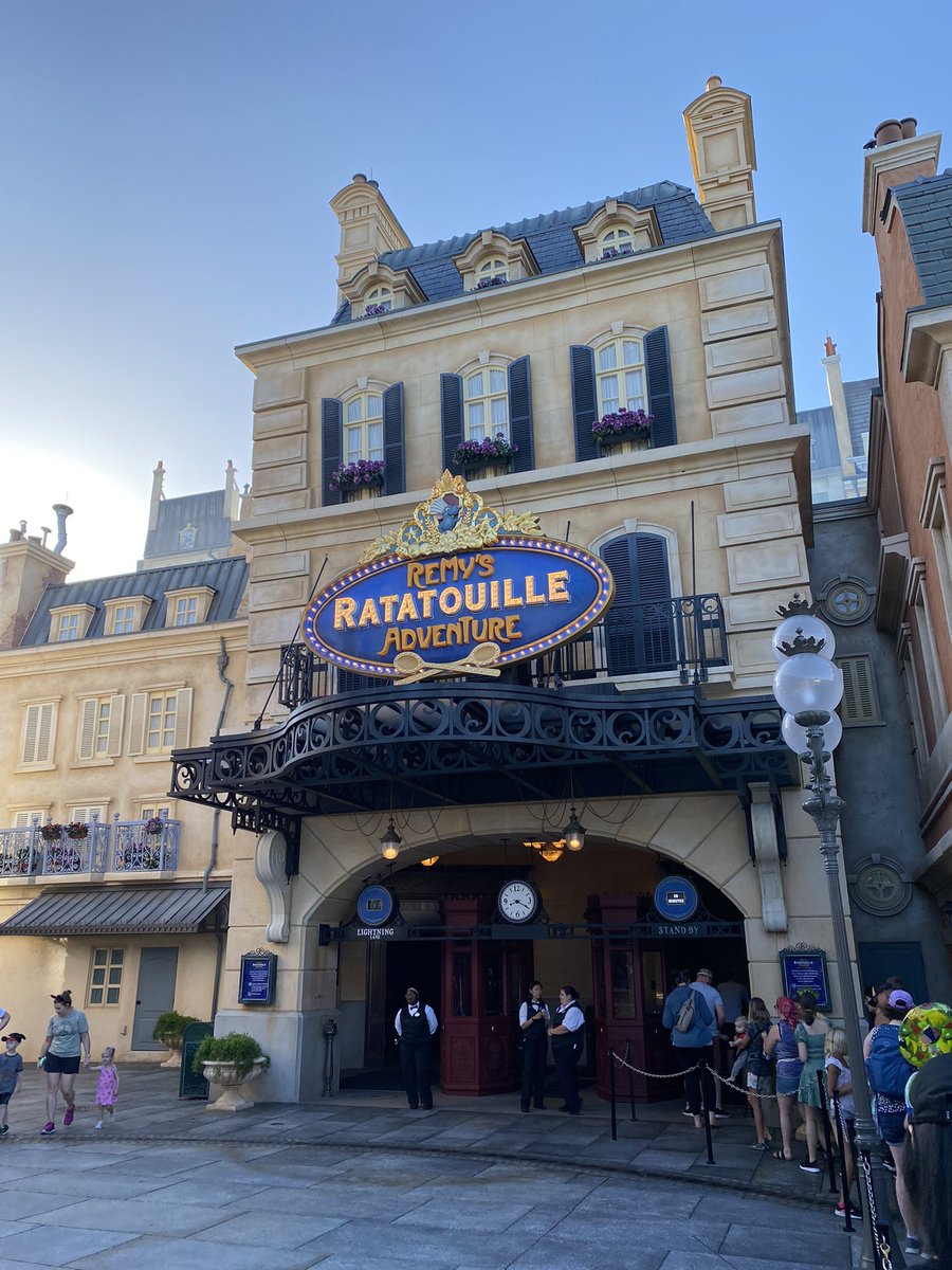 Rockhandsom's tweet photo. @pattonoswalt so I found this little place down a side street. BIG $&amp;#%in’ lineup! Think is should go? https://t.co/r36vmyWfsg