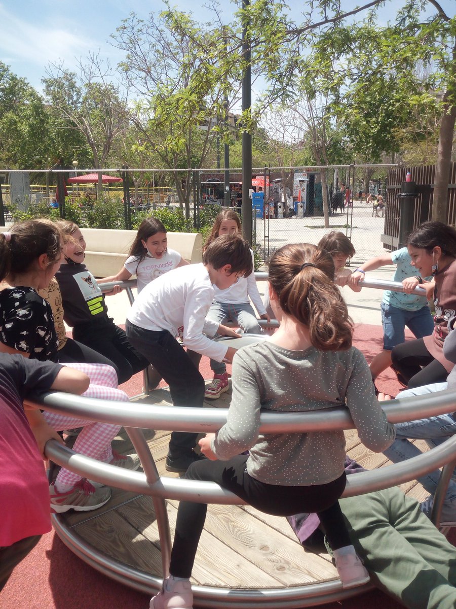 esperancamdc's tweet photo. @escolamdcprat @esperancamdc I després de dinar a jugar I a passar-ho bé en el Parc de les Glòries! https://t.co/MenwK655TW