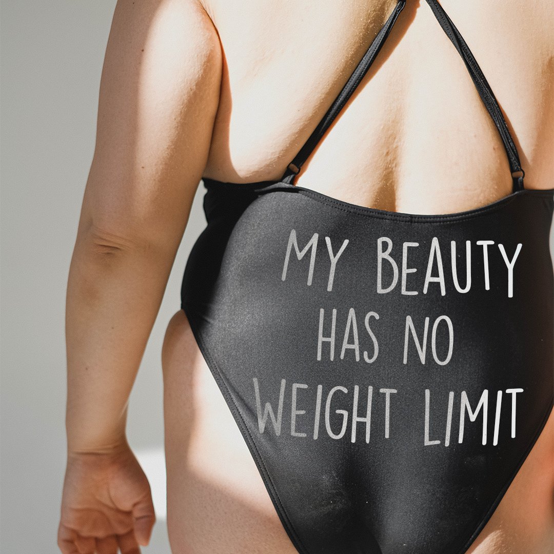 When you stay #UnapologeticallyMe you’re truly free from the weight of other’s opinions. 
.
.
.
#plussizefashion #bodypositive #bodypositivity
#selflove #fashion #fashionforall #style
#plussizestyle #curvyfashion #plussize