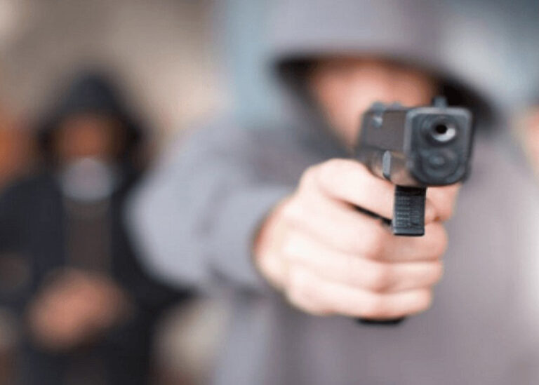 OroNoticiasPue's tweet image. #Nacional | Mujer implora que no le #roben su mochila; traía su tarea is.gd/AGbCp8 😠