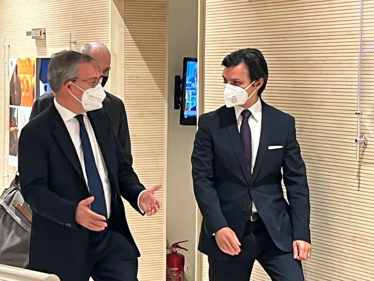 minasio's tweet photo. Un piacere la visita dell'Amb.@EdLlewellynFCDO alla #UnitàdiCrisi. Buon lavoro e congratulazioni per l'eccellente italiano!
Honoured to meet UK Amb. Llewellyn today.
At the #CrisisUnit we are fond of @FCDOGovUK travel advice site, happy to show our own https://t.co/7ou9Pw56pO! https://t.co/w2gsmEkqTl
