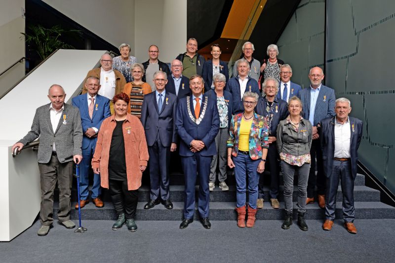 Ter gelegenheid van Koningsdag ontvingen 21 inwoners van gemeente Maashorst een Koninklijke Onderscheiding. Al deze mensen leverden een bijdrage aan de maatschappij en specifiek het verenigingsleven in Maashorst. Van harte gefeliciteerd gedecoreerden! bit.ly/3vf69y6.