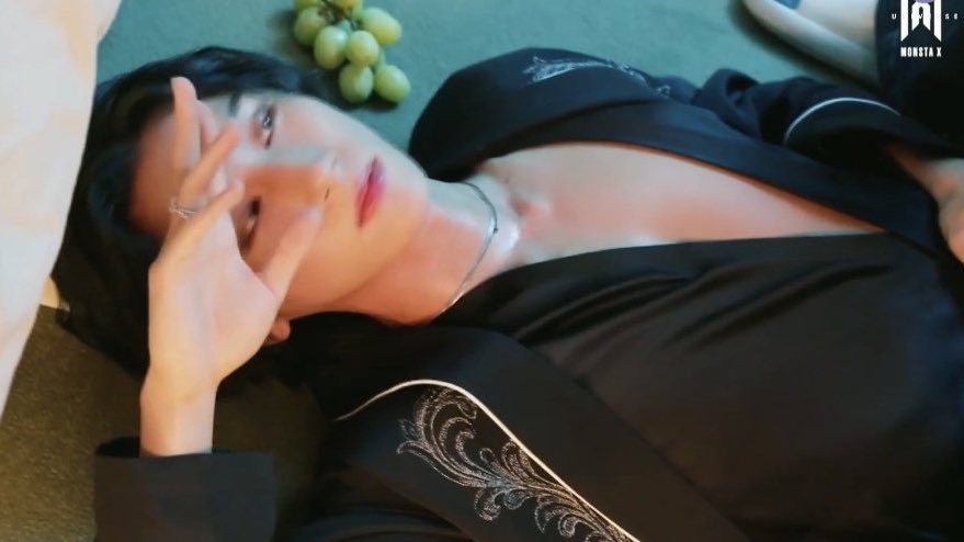 changkyuniesite's tweet image. hes so attractive pls 😫😫 #아이엠 #IM