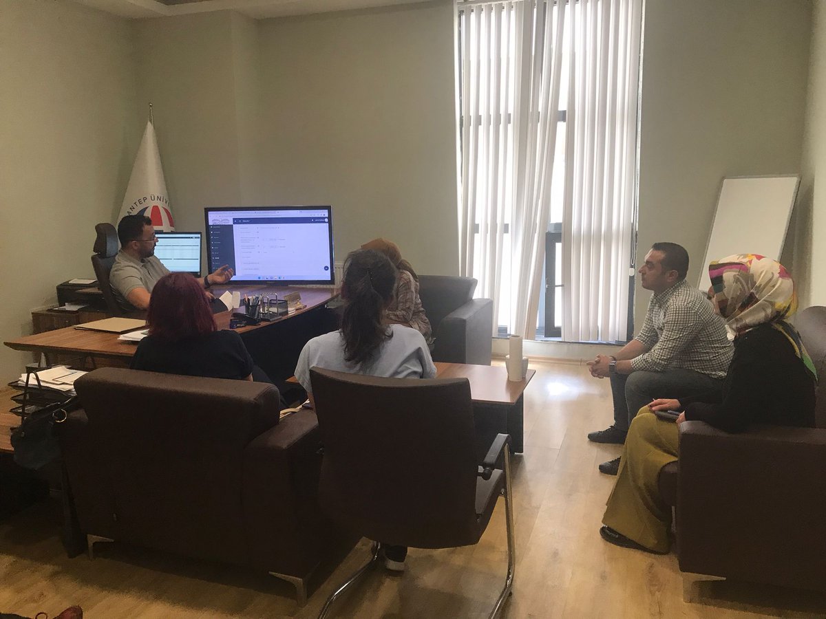 <a href="/GaziantepUZEM/">GAUZEM</a> Müdürümüz <a href="/EmrahCinkara/">Emrah Cinkara</a>, <a href="/GaunHastanesi/">GAÜN Hastanesi</a> kaliteekibi, <a href="/gaun_dis/">GAÜN DİŞ HEKİMLİĞİ F</a> kalitetemsilcisi,MerkezLaboratuvar kalitetemsilcisi ve ekibimizi ağırlayarak uzaktan egitim sistemini anlattı.Egitimlerimizi online sisteme almak için çalışmalarımız hızlandı <a href="/gaziantepUniv/">Gaziantep Üniversitesi</a> <a href="/ozaydinarif/">Prof. Dr. Arif Özaydın</a>