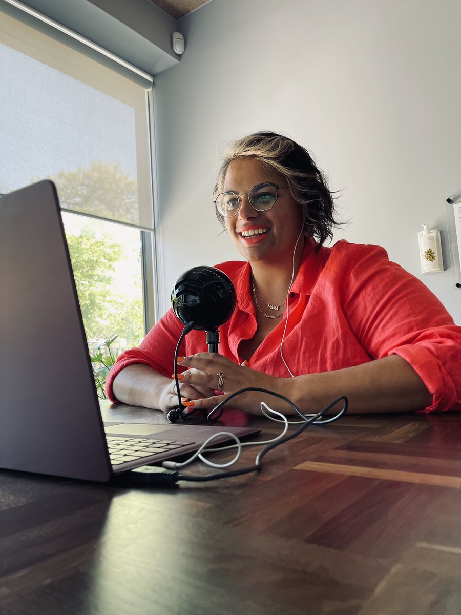 jasmine_elmer's tweet photo. Today I am recording podcast episodes with fabulous celebrity guests AND rocking a coral vibe! Stay tuned for podcast launch announcement very soon! #ClassicsTwitter #Classics #legitclassics #newpodcastepisode #newpodcast #comedy #medicine #RecordingStudio https://t.co/faiLFRcnpv