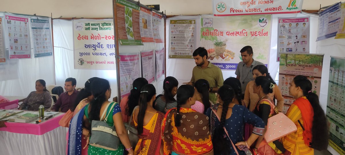 AyurveddispPera's tweet photo. નવસારી તાલુકાના આરોગ્ય મેળામાં આયુષ વિભાગ દ્વારા -આયુષ સેવાઓની માહિતી,જીવંત વનસ્પતિ પ્રદર્શન અને એમના ઉપયોગો, રસોડાના મસાલા અને એમના ઉપયોગો,રોગપ્રતિકારક શક્તિ વર્ધક દવાઓનું વિતરણ.. #blockhealthmela.. @DdoNavsari @CollectorNav @NavsariPrant @MamlatdarC @vibhuti_sevak @RuralNavsari https://t.co/oqAuJolc0L