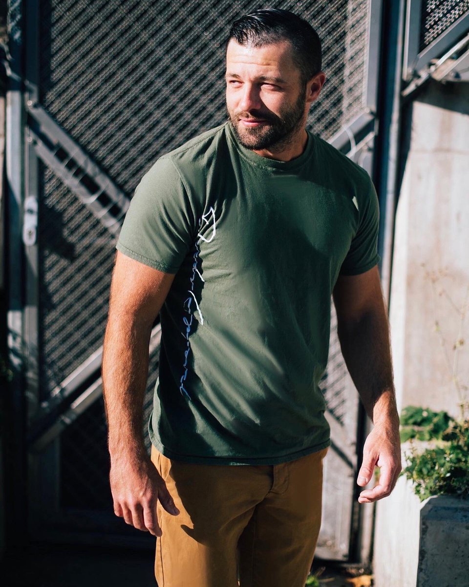 DeedsApparel's tweet photo. Get yourself the Military green signature DeedsApparel T
https://t.co/9v5Q4xd32f https://t.co/mTK9v62bQP