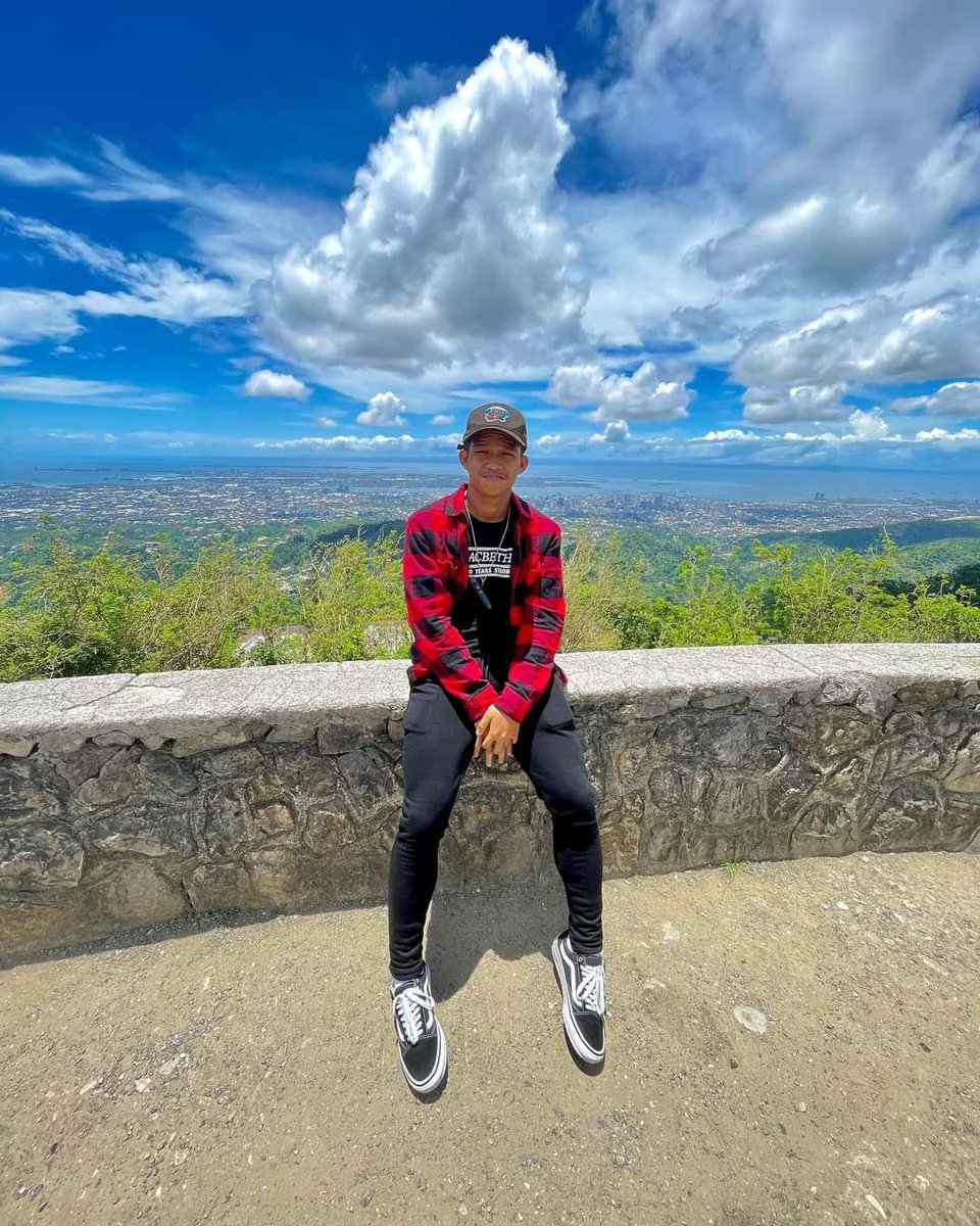 emjayssquadofc's tweet photo. Top of the world 🗺 @emjaysavillaaa https://t.co/qRar5OluYl