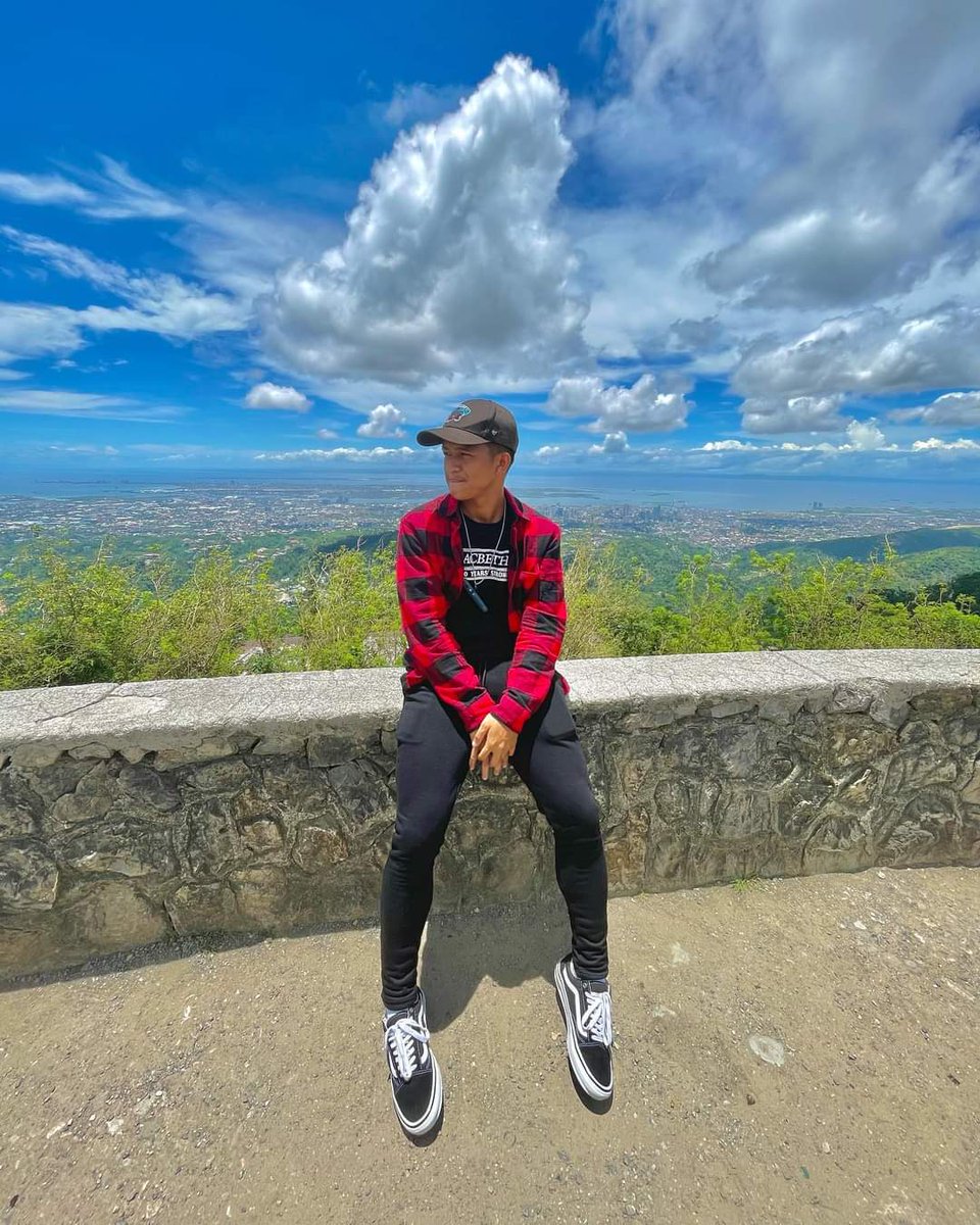 emjayssquadofc's tweet photo. Top of the world 🗺 @emjaysavillaaa https://t.co/qRar5OluYl