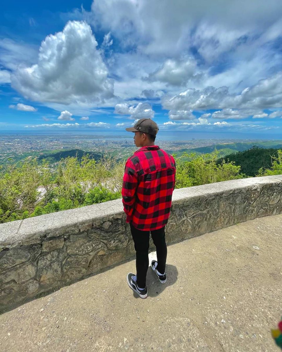 emjayssquadofc's tweet photo. Top of the world 🗺 @emjaysavillaaa https://t.co/qRar5OluYl