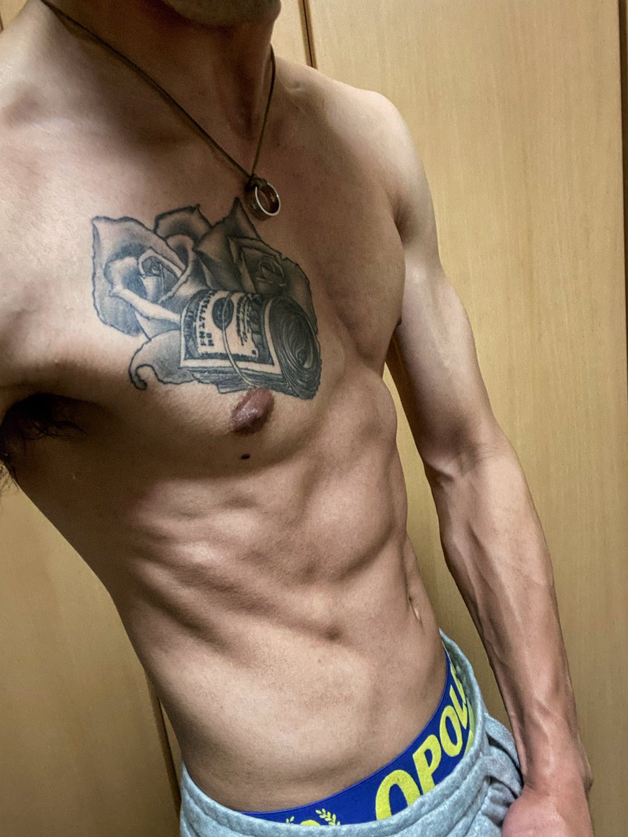 結果が少し出てきて
筋トレが楽しくなって来たから
ある程度筋トレ道具揃えよ💪🏼