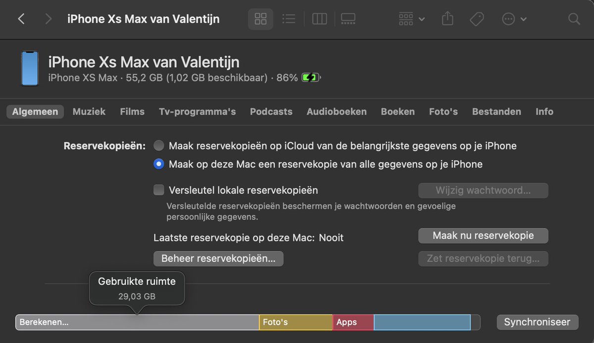 VaVergnes's tweet photo. @AppleSupport My iPhone keeps noticing me it has no more storage. Once I connect it to my MacBook I noticed that more than 50% of my capacity is used, but I can not delete this capacity, I don't have enough storage on my MacBook for a backup. How can I solve this problem? https://t.co/dH8yCiRUi4