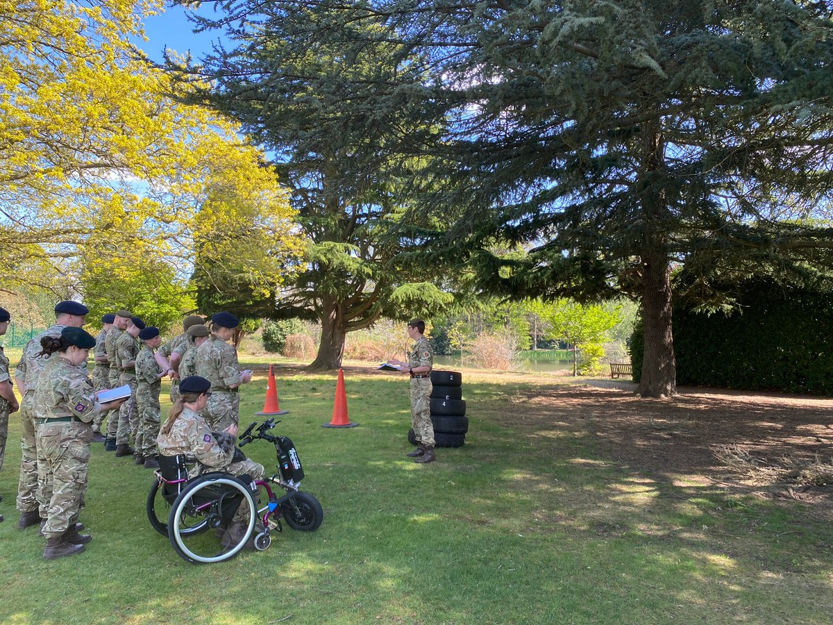 CCFcadets's tweet image. Glorious sunshine for the CCF Basic Course being held at @CTCFrimleyPark. Today the students are tackling their command tasks. #Teamwork #CommandTasks #Cadets
